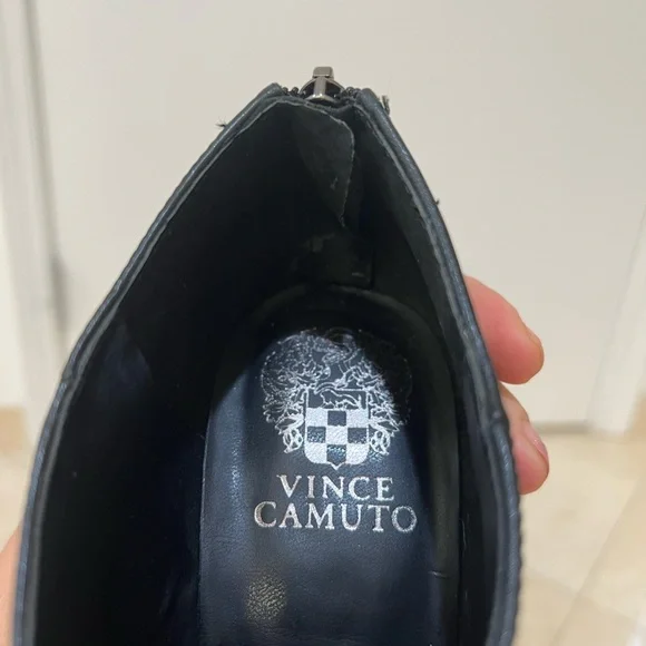 NWOT Vince Camuto Black Leather heel bootie - Picture 4 of 6